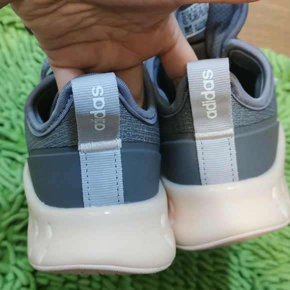 Adidas Boost Size US 5.5 - Picture 4 of 6